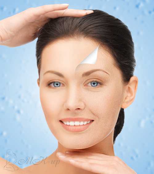 Альгинатная маска для лица обладает противовоспалительными свойствами, помогает устранить пятна отугрей ипрыщей