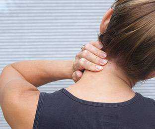 Болят мышцы шеи: симптомы, причины, это
